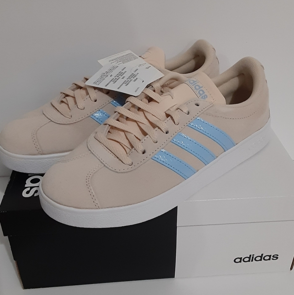 Super Cute Adidas Women's Low Top Shoes
